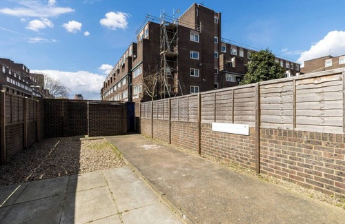 Prince's Apartment | Bright and Charming 4BD Family Haven in Kennington