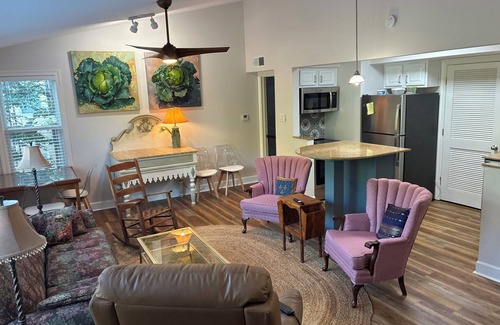 Oxford Condo | Bright and Charming Condo for Your Perfect Getaway