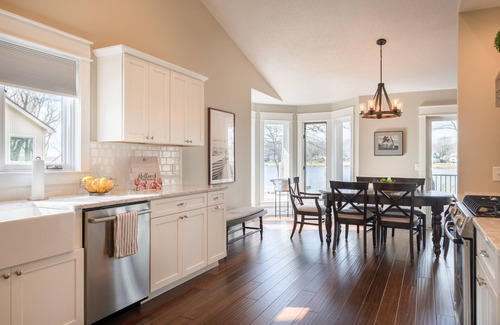 Beechwood House | Bright and cheery Macatawa lakefront cottage - Sleeps 8
