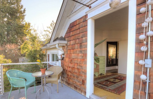 Mann House | Bright and Colorful Seattle Jungalow
