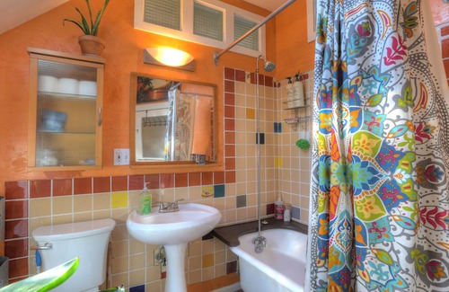 Mann House | Bright and Colorful Seattle Jungalow