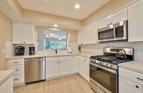 Palm Desert Condo | Bright and Comfortable East Facing Condo With Gorgeous Views
