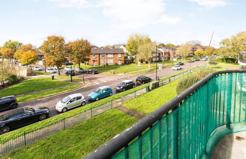 Southgate Apartment | Bright and Comfortable 2 Bedroom flat Oakwood