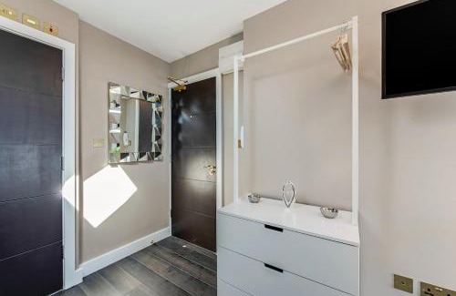 Seven Sisters Apartment | Bright and Cosy Studio - Excellent Location 9