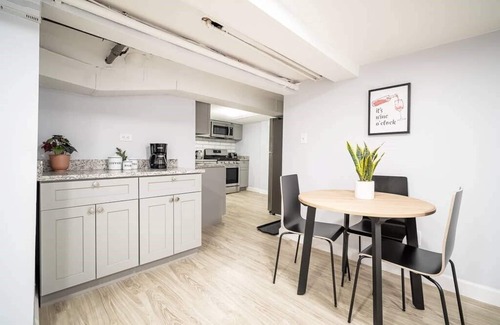 Logan Square Apartment | Bright and Cozy 1BR Apartment in Logan Square!