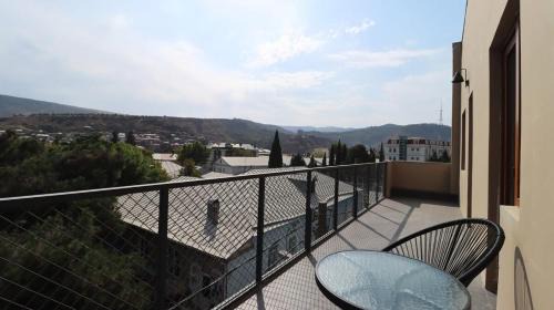 Avlabari Apartment | Bright and Cozy Apt in Tbilisi
