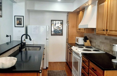 Kings Beach House | Bright and cozy end unit condo in quiet complex near Beach, and North Star