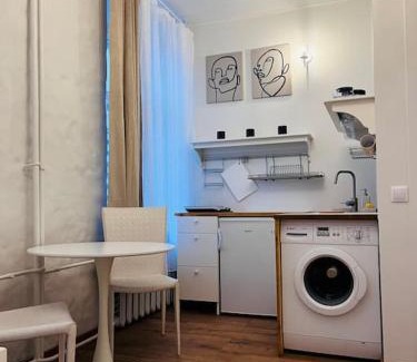 Old Town Apartment | Bright and cozy old town studio!