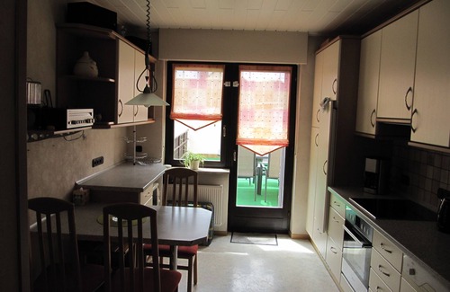 Kluesserath Apartment | Bright and cozy vacation apartment with covered balcony in Mediterranean style!