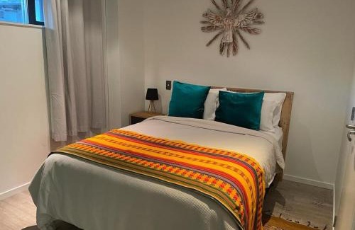 Newton Apartment | Bright and funky city oasis