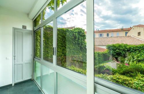 Antibes Old Town Apartment | Bright and modern 2 BR in the heart of Antibes!