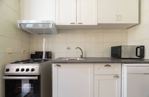Ramalde House | Bright and Modern House w/Terrace by Host Wise