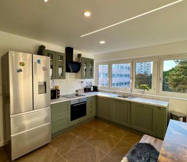 Chevilly-Larue Apartment | Bright and Spacious 4BR family apt I 10 min to metro, 15 minutes to Orly Airport