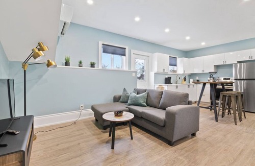 Collingwood Condo | Bright and Spacious Condo in Downtown Collingwood (97043)