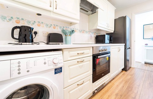 East Walworth Apartment | Bright and Spacious Flat with FREE Parking near Tower Bridge