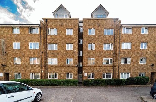 East Walworth Apartment | Bright and Spacious Flat with FREE Parking near Tower Bridge