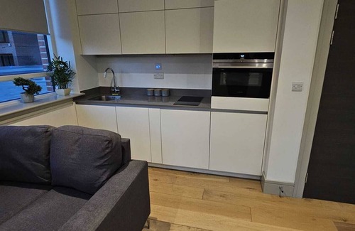 Bruce Grove Apartment | Bright and spacious studio in the Heart of Tottenham.
