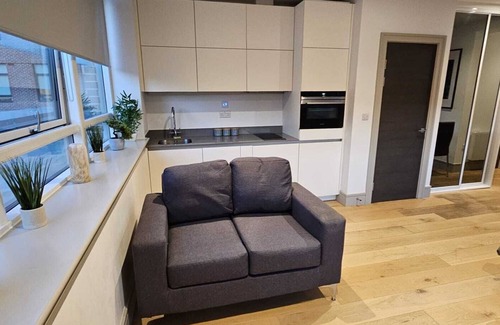 Bruce Grove Apartment | Bright and spacious studio in the Heart of Tottenham.