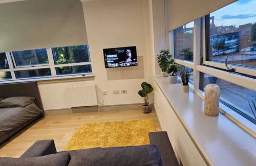 Bruce Grove Apartment | Bright and spacious studio in the Heart of Tottenham.