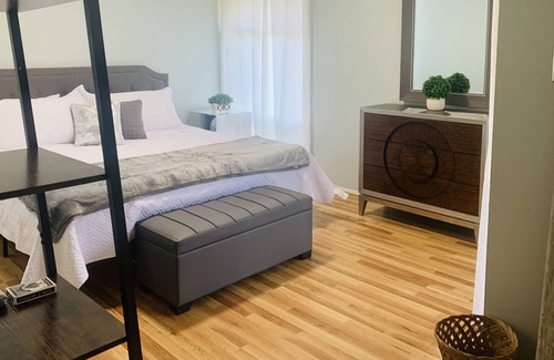 Lake Ridge House | Bright and spacious 4 room 3.5 bath house