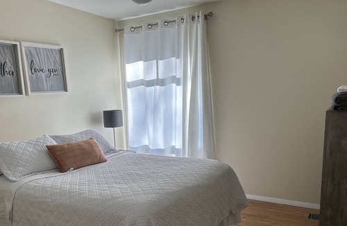 Lake Ridge House | Bright and spacious 4 room 3.5 bath house