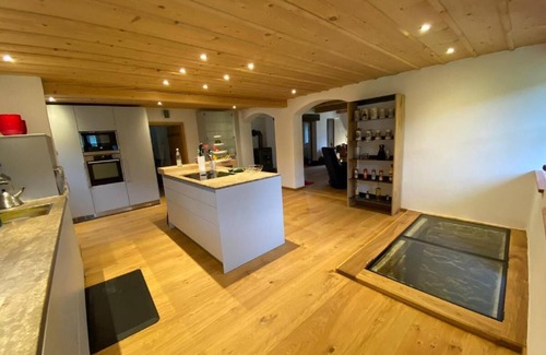 Kollnburg Apartment | Bright and spacious vacation home (260 m²) for up to 9 people with wrap-around balcony