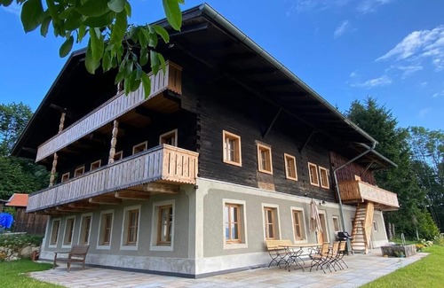Kollnburg Apartment | Bright and spacious vacation home (260 m²) for up to 9 people with wrap-around balcony
