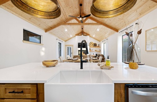 Pickens Cabin | Bright and stylish home with modern amenities