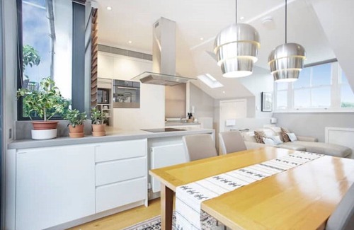 Kensington Apartment | Bright and Stylish Kensington Home