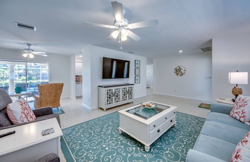 Caloosahatchee House | Bright and Sunny,Gulf Access, Salt Water Pool 33 reviews!