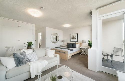 Neutral Bay Apartment | Bright and Sunny Studio Apartment