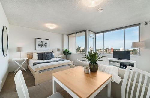 Neutral Bay Apartment | Bright and Sunny Studio Apartment