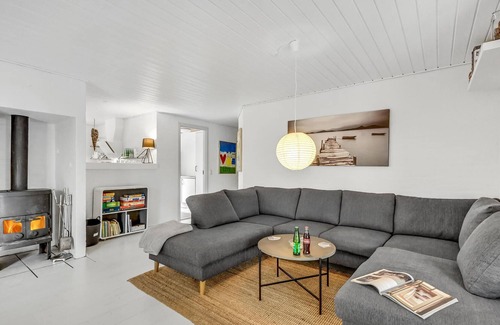 Øby House | Bright and welcoming pool house in green surroundings.