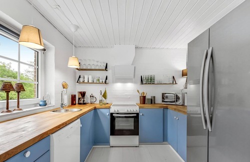 Øby House | Bright and welcoming pool house in green surroundings.
