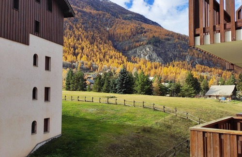 La Salle-les-Alpes Apartment | Bright apartment close to the slopes Résidence Alpaga