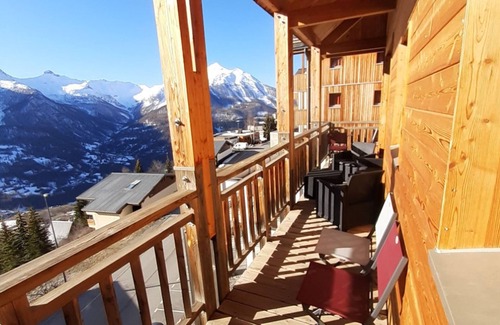 Orcieres-Merlette Apartment | Bright apartment with balcony, parking, WIFI, near slopes