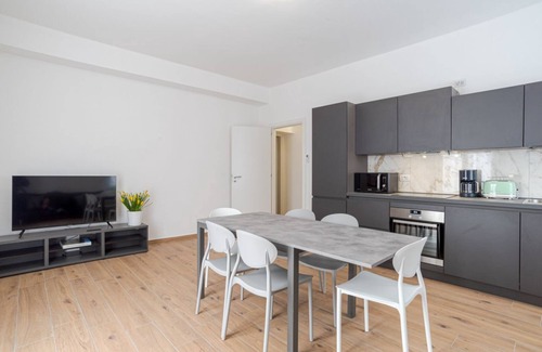 Cesana Brianza Apartment | Bright Apartment with balcony! Resegone House