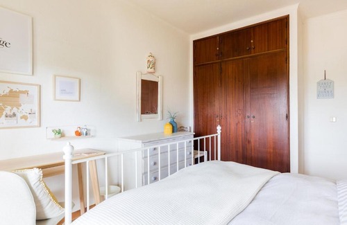 Olhos D'Agua Apartment | Bright Apartment 10min from 2 stunning Beaches