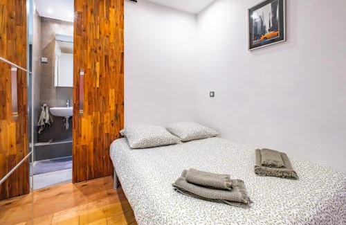 7th Arrondissement Apartment | Bright apartment at Les Invalides - 4 Guests