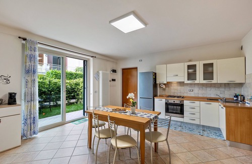 Montioni Apartment | Bright apartment 'Bluemoon' with Pool, Wi-Fi and Air Conditioning