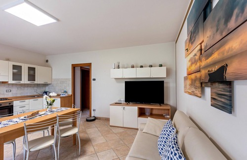 Montioni Apartment | Bright apartment 'Bluemoon' with Pool, Wi-Fi and Air Conditioning