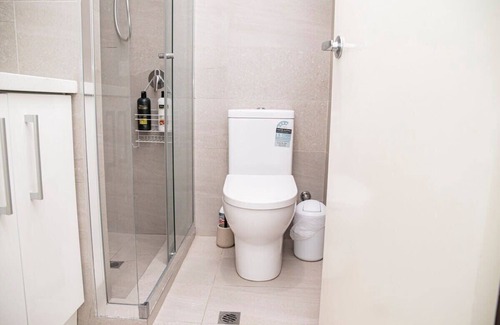 Belmont Apartment | Bright Apartment close to City/Airport - 3mths +