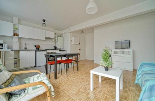Les Puces de Saint-Ouen Apartment | Bright apartment close to tourist attractions