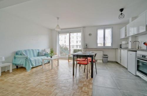 Les Puces de Saint-Ouen Apartment | Bright apartment close to tourist attractions