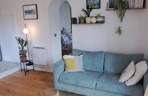 Suresnes Apartment | Bright apartment close to transport and Olympic sites