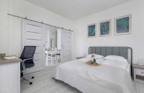 Warszawskie Apartment | Bright Apartment in Cracow Center with Terrace, Desk and Bathtub by Noclegi Renters