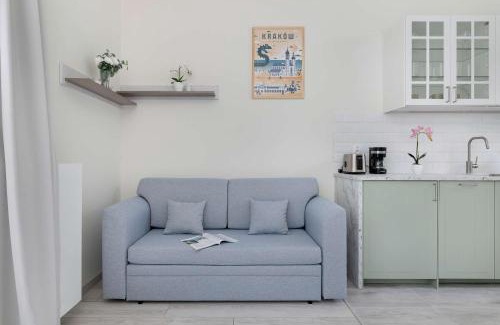 Warszawskie Apartment | Bright Apartment in Cracow Center with Terrace, Desk and Bathtub by Noclegi Renters