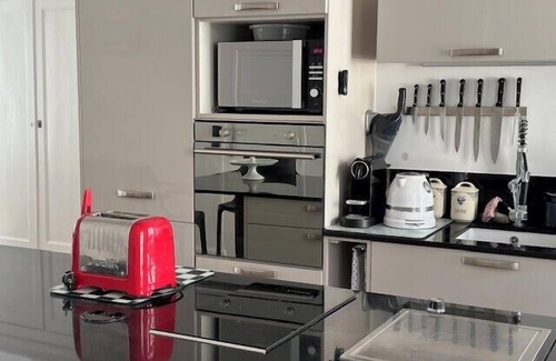 La Rochelle City Centre Apartment | Bright apartment in the heart of the Old Port
