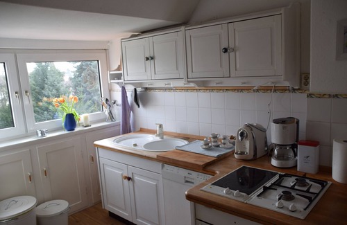 Region Hannover District Apartment | Bright apartment in Hemmingen. Exhibition center 10km away. Fast Wi-Fi for free.