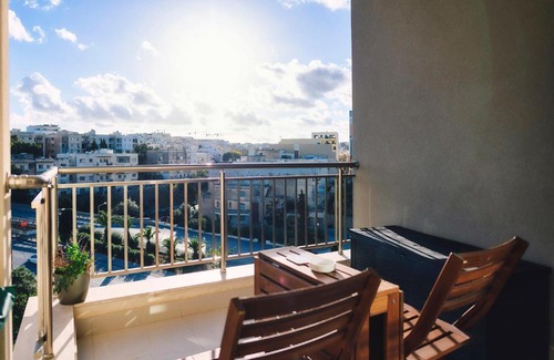 Ta' Giorni Apartment | Bright apartment in St Julians - free parking